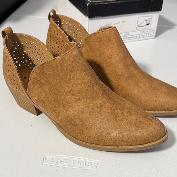 Qupid Camel Ankle Booties - Picture 3 of 9